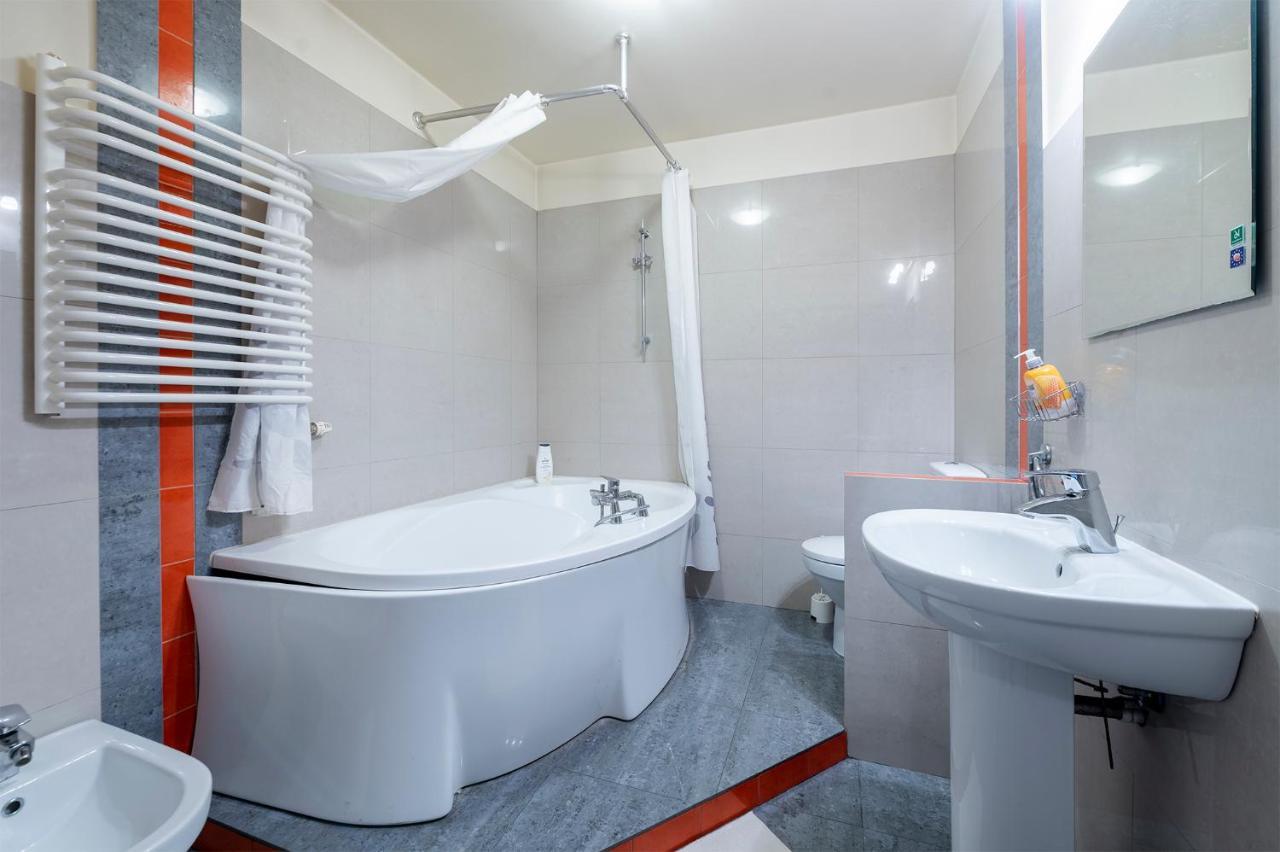 Apartment Essence Of Lodz-145m!central-secured-comfy18ppl!&freeparking